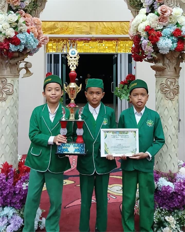 Kado Akhir Tahun: MIS Al-Azhar Dharmasraya Raih Juara 2 Grand Final Cerdas Cermat Beasiswa Bupati Dharmasraya 2025