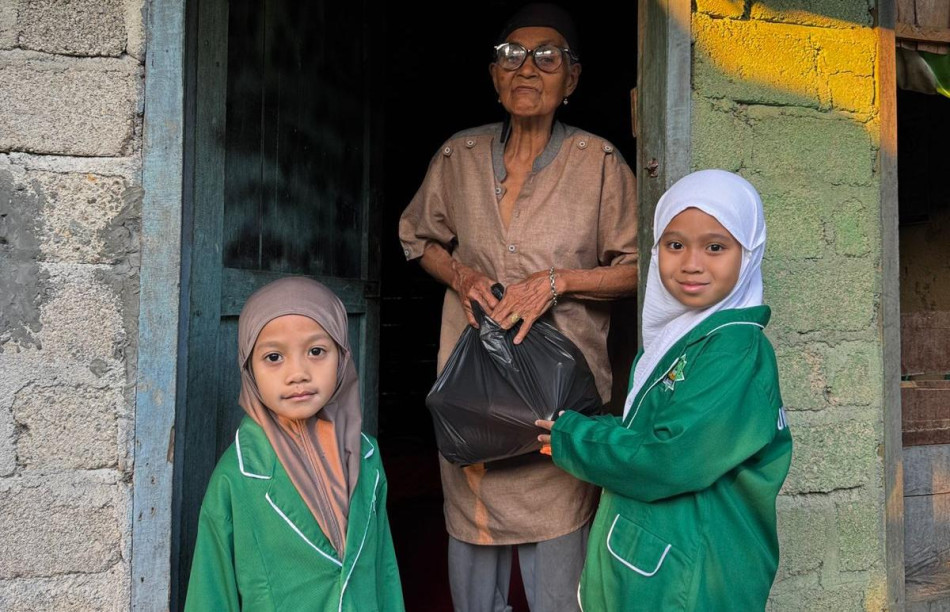 RA & MI Al Azhar Dharmasraya Berbagi : Merajut Kepedulian, Menebar Keberkahan.