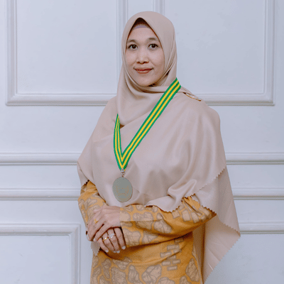 Dr. Nia Satriani, M.Kom